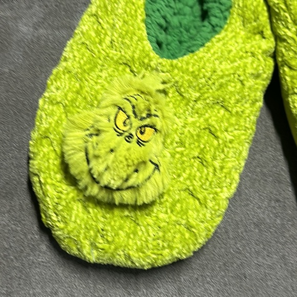 🎄🎅 Dr. Seuss The Grinch Slipper Socks🎅🎄 - Picture 2 of 5